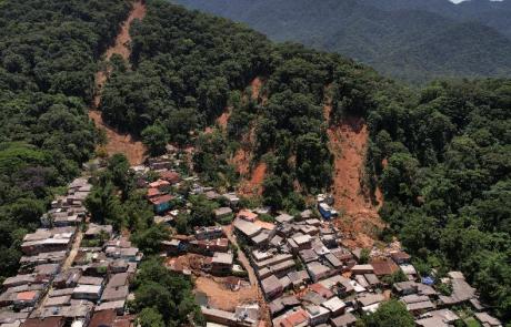 21fev23-varios-deslizamentos-mortais-sao-vistos-depois-de-graves-na-barra-do-sahy-em-sao-sebastiao-1677060790542_v2_900x506.jpg