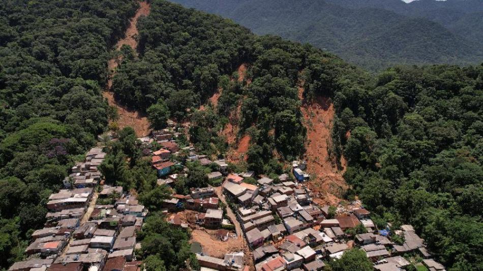 21fev23-varios-deslizamentos-mortais-sao-vistos-depois-de-graves-na-barra-do-sahy-em-sao-sebastiao-1677060790542_v2_900x506.jpg