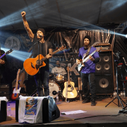 7-festival-rock-na-ilha-estreia-na-praia-do-pereque-neste-fim-de-semana-2.png