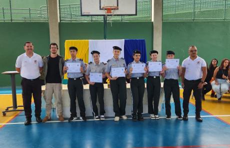 alunos-destaque-da-escola-civico-municipal-julio-cezar-de-tullio-sao-premiados-pelo-desempenho-2.jpeg