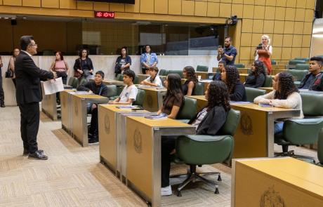 alunos-do-parlamento-jovem-de-sao-sebastiao-visitam-assembleia-legislativa-de-sao-paulo-1.jpeg
