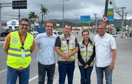 apos-pedido-der-sp-faz-recapeamento-de-trecho-da-sp-55-proximo-ao-trevo.jpg