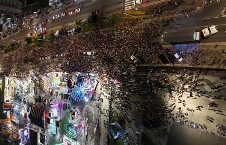 carnaval-em-caraguatatuba-atrai-mais-de-300-mil-pessoas-2.jpg