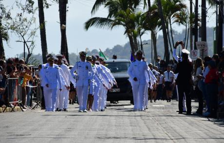 cerca-de-mil-estudantes-participam-do-desfile-de-220-anos-de-ilhabela-3.jpg