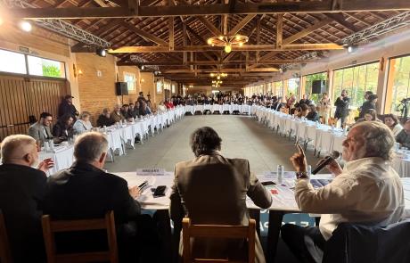 colucci-lidera-encontro-com-prefeitos-da-rmvale-ln-e-reforca-defesa-por-mais-apoio-a-educacao-2.jpg