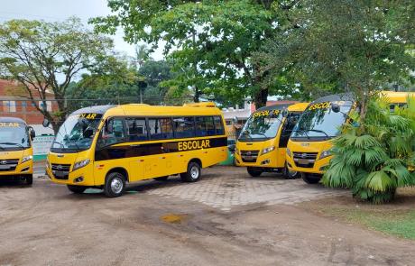 frota-do-transporte-escolar-de-ilhabela-garante-atendimento-a-mais-de-16-mil-alunos-da-rede-municipal.jpeg