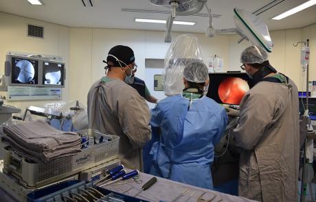 hospital-regional-do-litoral-norte-realiza-primeira-cirurgia-minimamente-invasiva-no-quadril.jpg