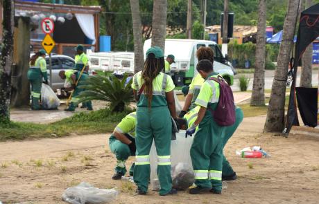 mais-de-12-toneladas-de-residuos-sao-recolhidas-nas-praias-de-ilhabela-no-primeiro-dia-de-2026-2.jpg
