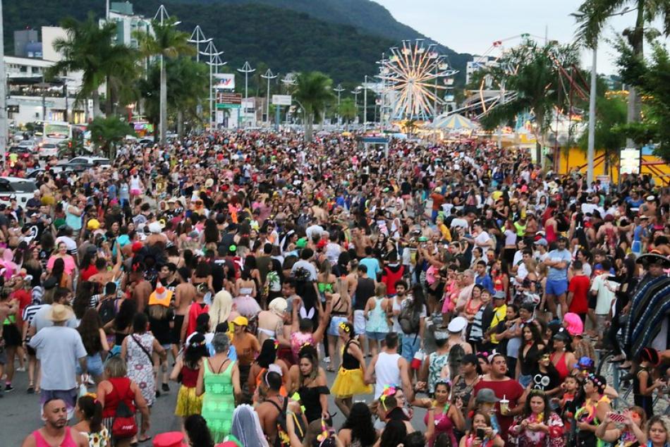 mais-de-20-blocos-de-embalo-animam-carnaval-de-caraguatatuba.jpg