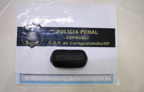 mulher-e-flagrada-tentando-entrar-com-droga-no-cdp.jpg
