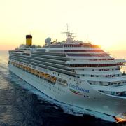 navio-costa-favolosa-chega-a-ilhabela-trazendo-38-mil-turistas-e-abrindo-a-temporada-dos-grandes-transatlanticos.jpg