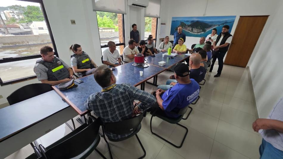 prefeita-flavia-pascoal-cobra-solucao-urgente-para-a-ponte-da-maranduba-apos-interdicao-para-caminhoes.jpeg