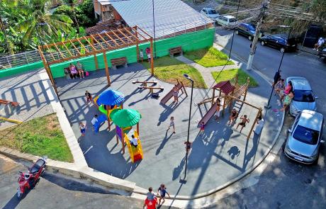 prefeito-colucci-entrega-nova-praca-no-itaquanduba-e-reforca-investimentos-no-bairro-2.jpg