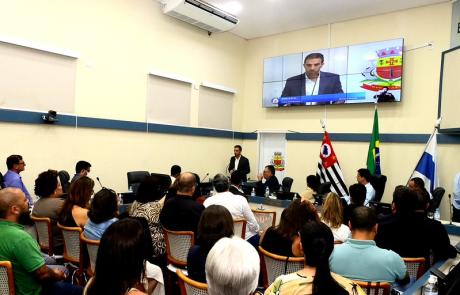 prefeito-mateus-silva-apresenta-prestacao-de-contas-do-primeiro-ano-de-governo-na-camara-municipal.jpg