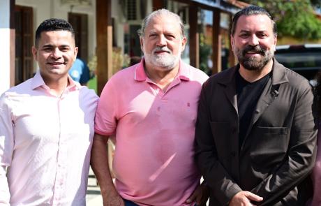 prefeito-toninho-colucci-apresenta-novo-secretario-de-educacao-de-ilhabela-que-assume-pasta-em-setembro.jpeg