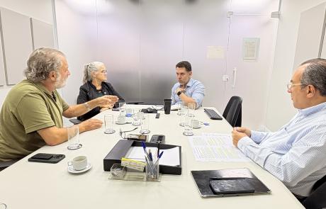 prefeito-toninho-colucci-busca-apoio-do-estado-para-melhorias-na-estrada-de-castelhanos-e-cobra-solucao-para-sp-131-no-sul-de-ilhabela-2.jpeg