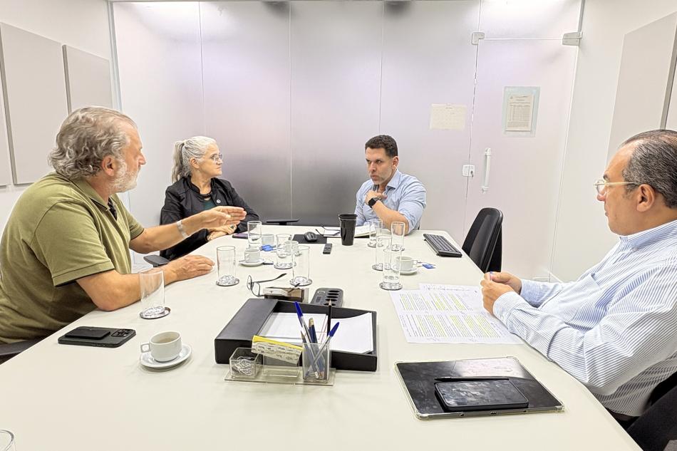 prefeito-toninho-colucci-busca-apoio-do-estado-para-melhorias-na-estrada-de-castelhanos-e-cobra-solucao-para-sp-131-no-sul-de-ilhabela-2.jpeg