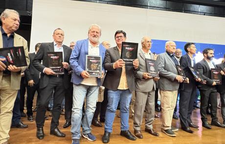 prefeito-toninho-colucci-conquista-selo-bronze-do-programa-facilita-sp-municipios-para-ilhabela-2.jpg