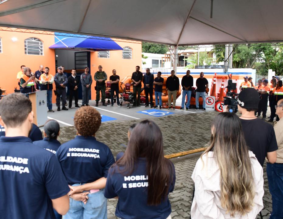 prefeito-toninho-colucci-entrega-nova-base-da-defesa-civil-e-reforca-investimentos-em-seguranca-4.jpg