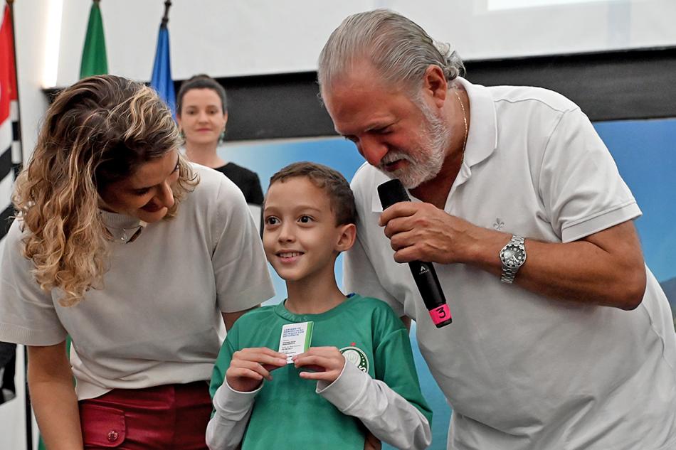 prefeito-toninho-colucci-entrega-primeiras-carteirinhas-municipais-da-pessoa-com-deficiencia-durante-plenaria-setembro-verde-2.jpeg