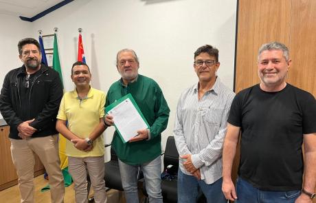 prefeito-toninho-colucci-entrega-projeto-da-ldo-2027-a-camara-municipal-1.jpeg