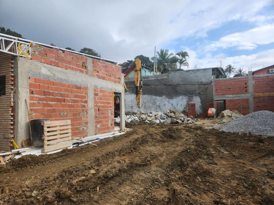 prefeitura-acelera-obras-da-nova-escola-civico-municipal-do-itaquanduba-2.jpeg