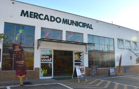 prefeitura-de-ilhabela-e-associacao-comercial-fortalecem-mercado-municipal-como-novo-polo-gastronomico-da-cidade-2.jpg