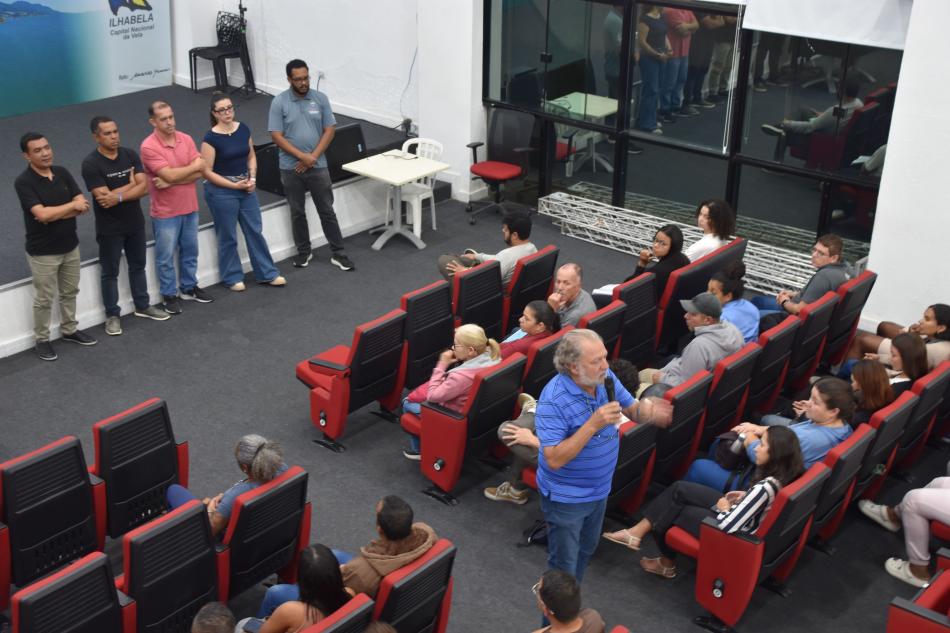 prefeitura-de-ilhabela-entrega-autorizacoes-de-emplacamento-a-67-familias-do-nucleo-bexiga-2.jpg