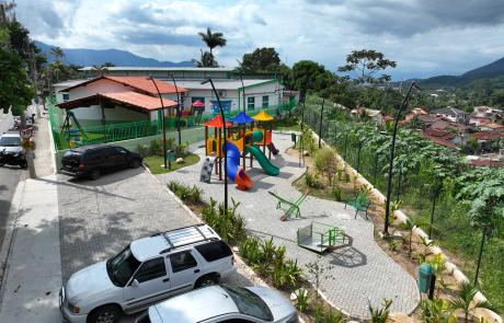 prefeitura-de-ilhabela-entrega-nova-praca-com-espaco-de-lazer-e-convivencia-na-barra-velha.jpeg