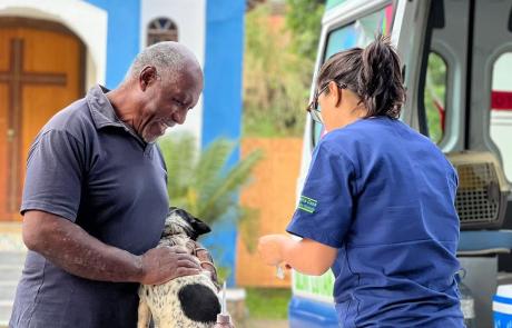 prefeitura-de-ilhabela-leva-atendimento-veterinario-itinerante-aos-bairros-com-o-programa-bem-estar-animal-2.jpg
