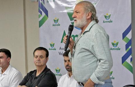 presidente-do-conselho-da-agemvale-prefeito-de-ilhabela-participa-de-reuniao-em-taubate.jpg
