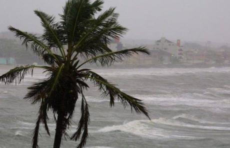 ressaca-litoral-parana-660x372.jpg