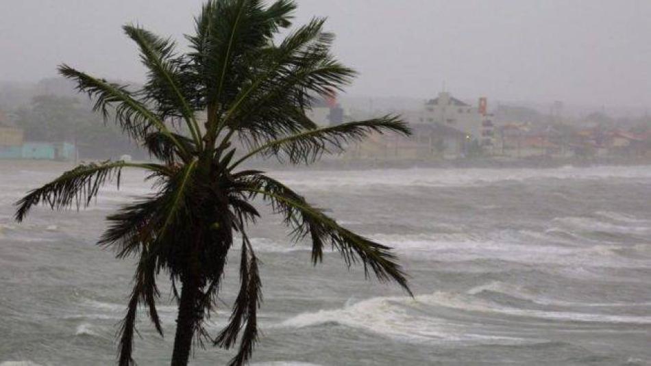 ressaca-litoral-parana-660x372.jpg
