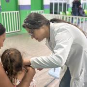 vacina-da-gripe-ilhabela-aplica-mais-de-460-doses-nas-creches-e-escolas-municipais-e-lidera-imunizacao-no-litoral-norte.jpeg