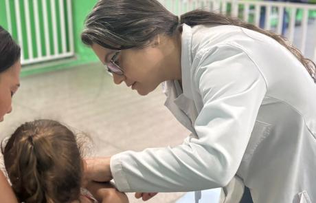 vacina-da-gripe-ilhabela-aplica-mais-de-460-doses-nas-creches-e-escolas-municipais-e-lidera-imunizacao-no-litoral-norte.jpeg